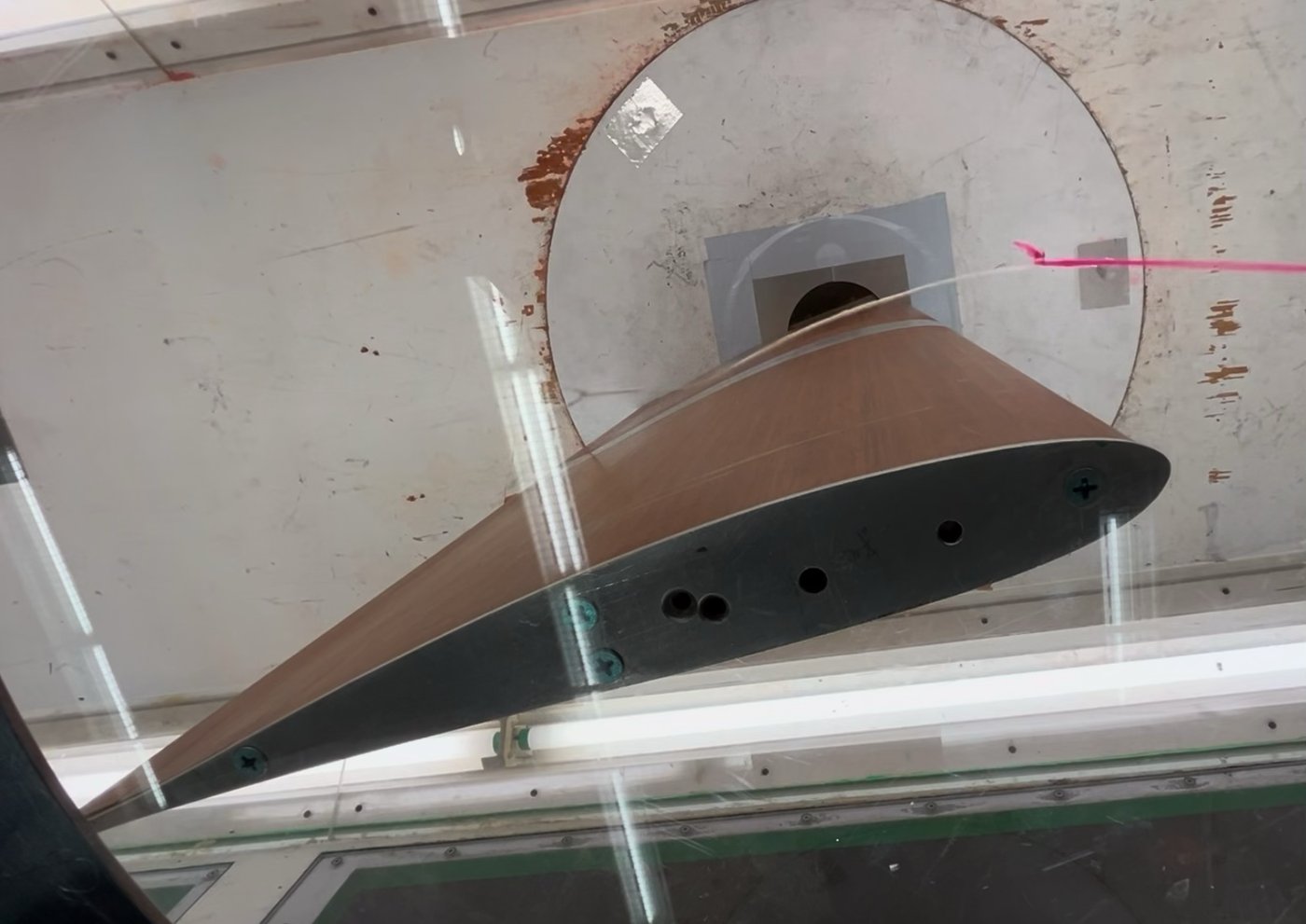 The Joukowski model on its turntable in the Parkinson wind tunnel, shortly before stall (photo: MECH 489 Lab 2 group)