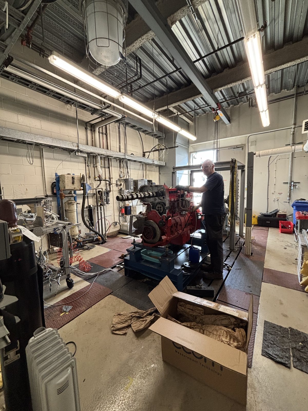 The test cell before the final removal, with the SCRE on the central platform and the instruments, ducting and services around it